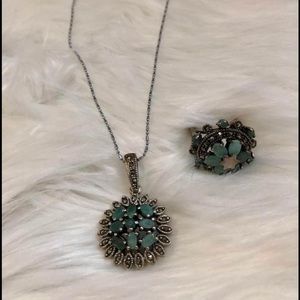 Semi-precious emerald set with 925 silver setting